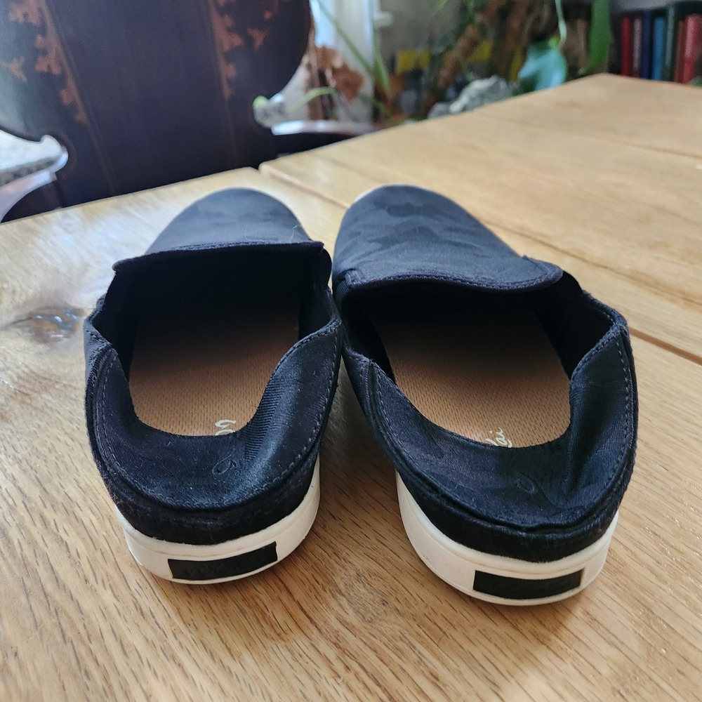 OluKai Womens Pehuea Pa'i Slip On Shoes Black Camo Print Comfort Casual Size 9.5 - Picture 7 of 10